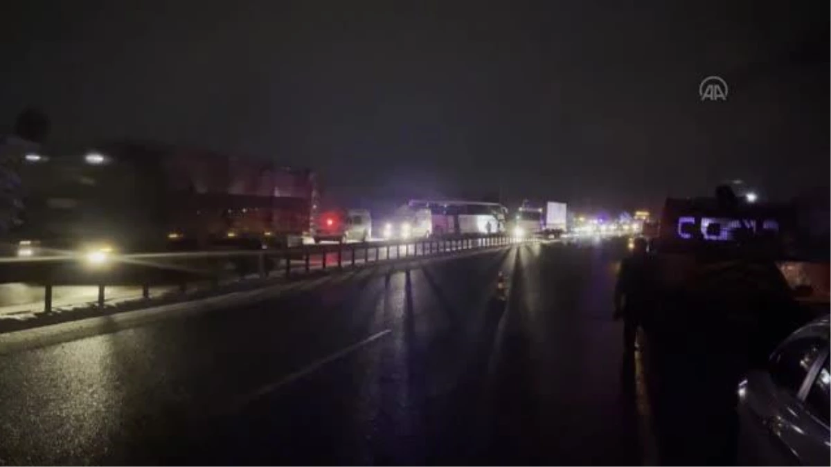 Son dakika haberleri! Çankırı\'da otobüsün devrilmesi sonucu 2 kişi öldü, 3\'ü ağır 27 kişi yaralandı