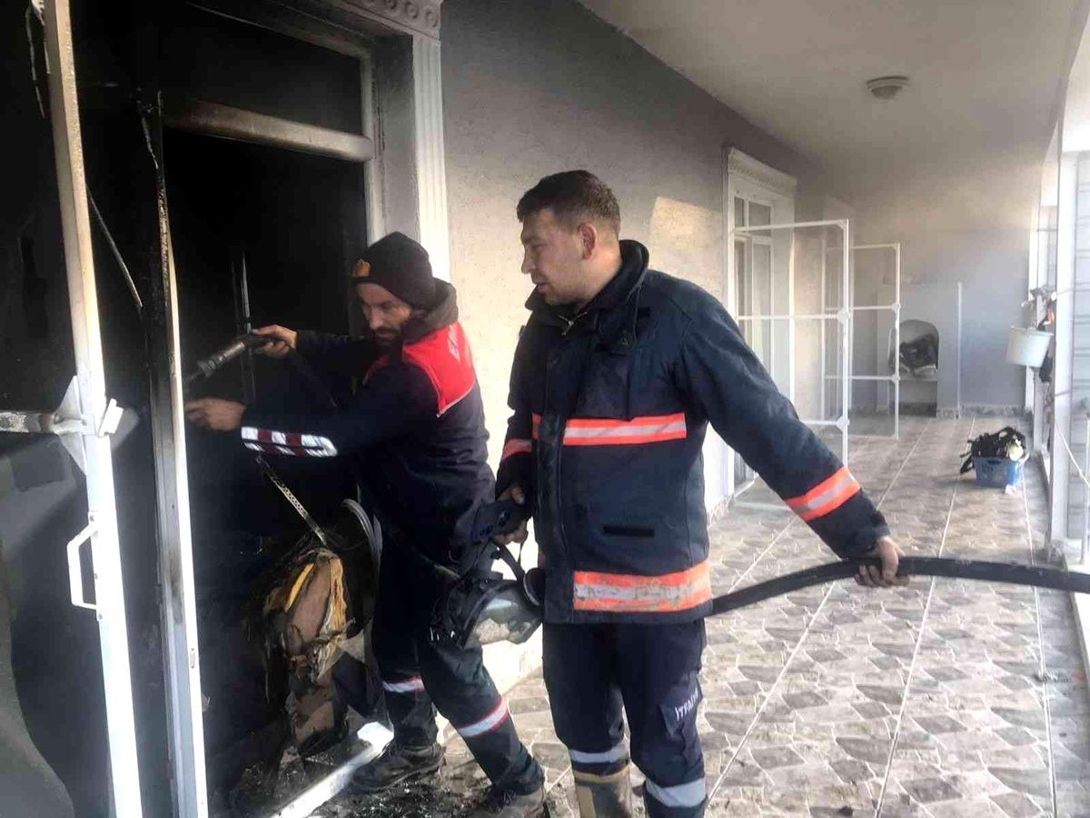 Emirdağ\'da ev yangını maddi hasarla atlatıldı