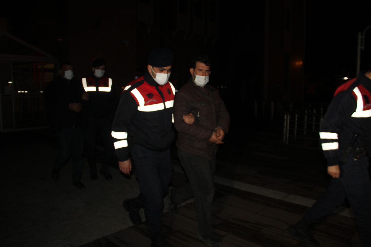 Manisa\'da evden 200 kilogram zeytinyağı çalan hırsızlık şüphelileri tutuklandı