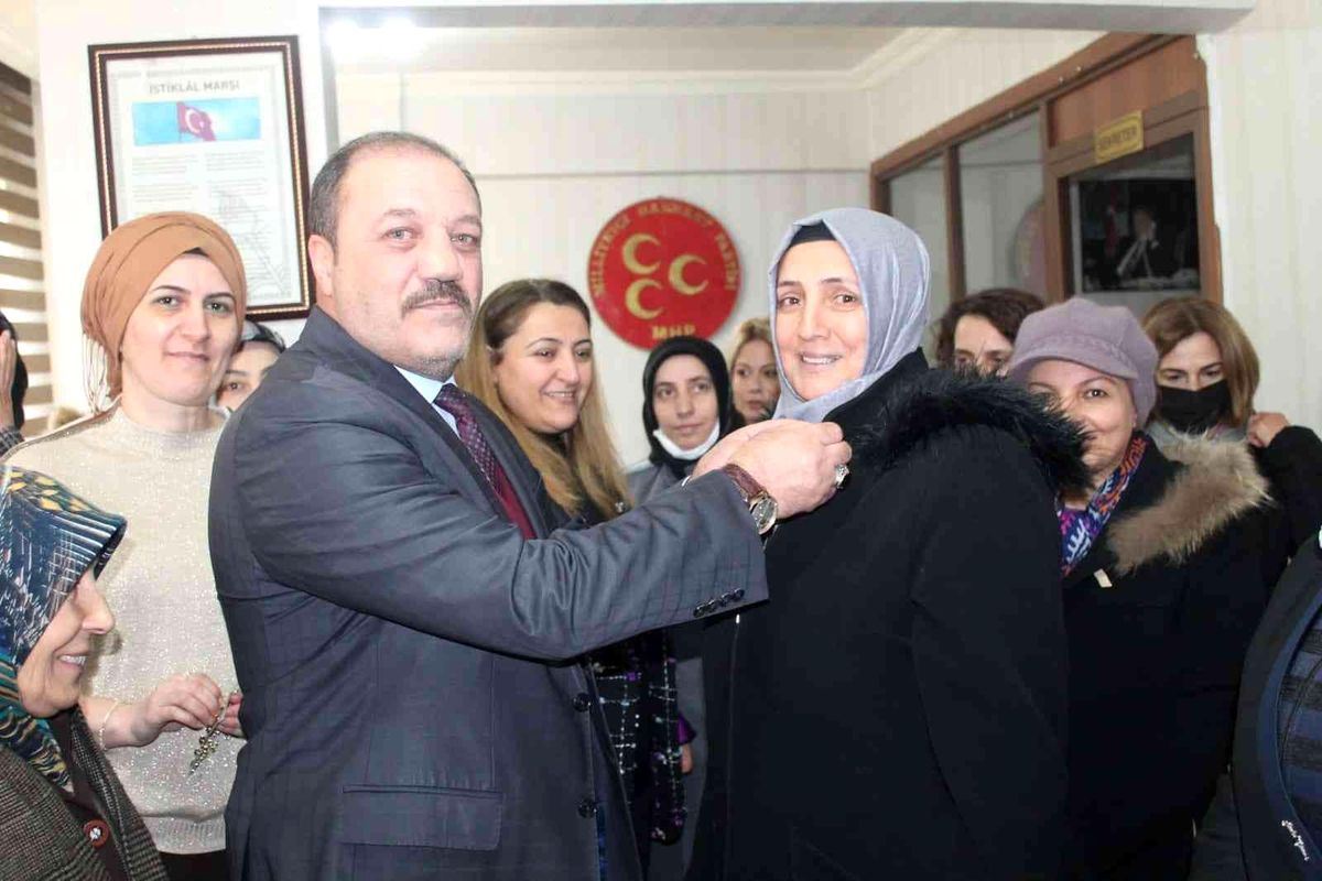 MHP\'ye katılım sürüyor