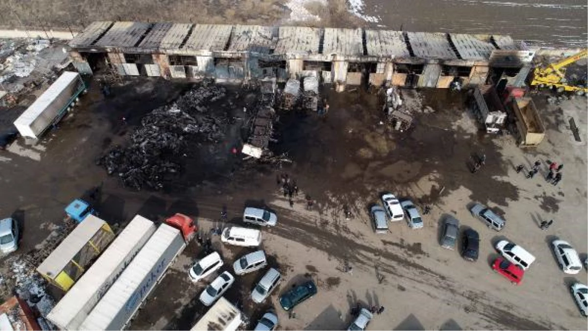 Nakliyeciler sitesinde 3,5 saatlik yangının hasarı, havadan görüntülendi