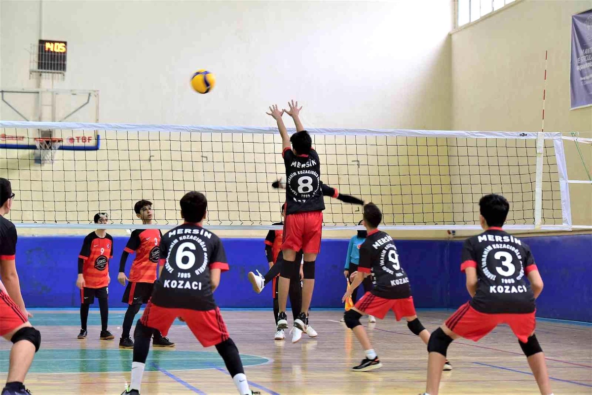 Osmaniye\'de okul sporları voleybol yarı final müsabakaları başladı