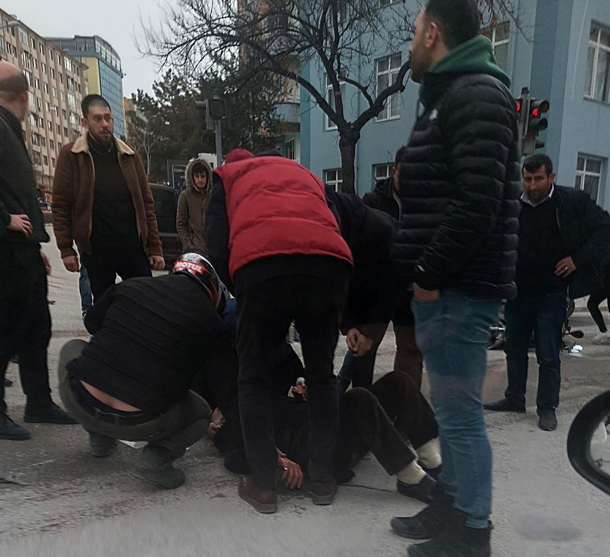 Otomobil ile motosiklet çarpıştı: 1 yaralı