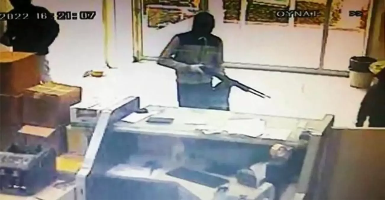 PTT şubesi soyguncularından 2'si yakalandı