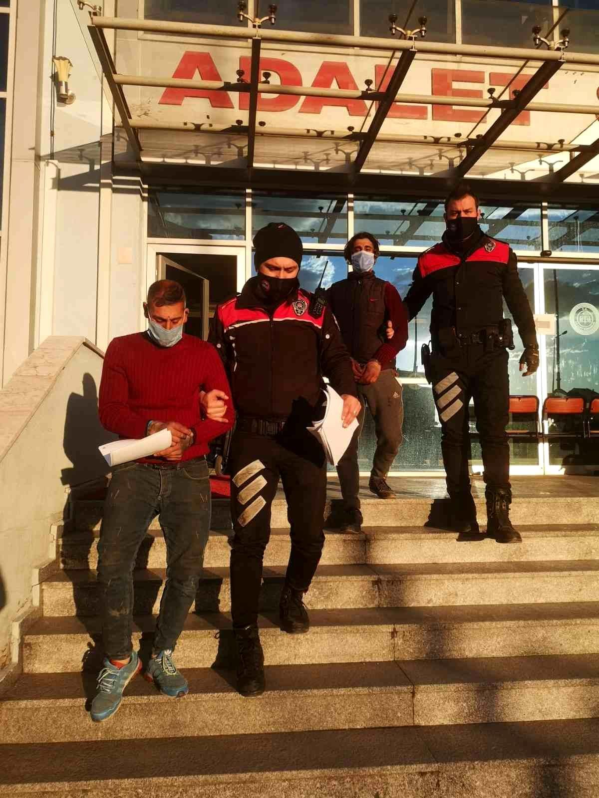 Pulluk hırsızları yakalandı
