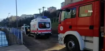 Salıncak oturağına sıkışan çocuğu itfaiye kurtardı