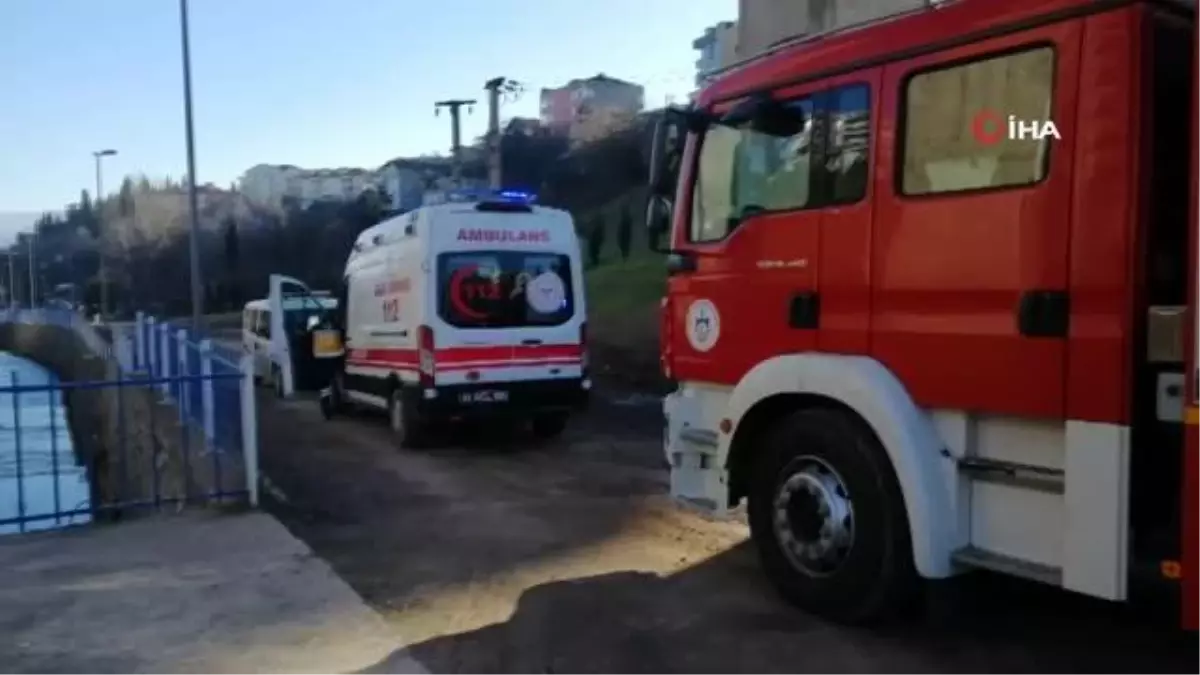 Salıncak oturağına sıkışan çocuğu itfaiye kurtardı