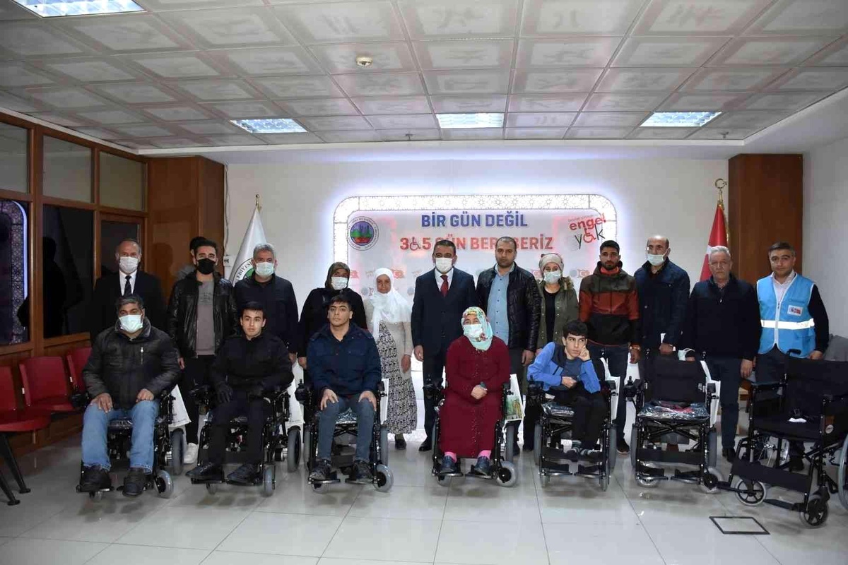 Siirt Belediyesinden engelli vatandaşlara akülü araç desteği