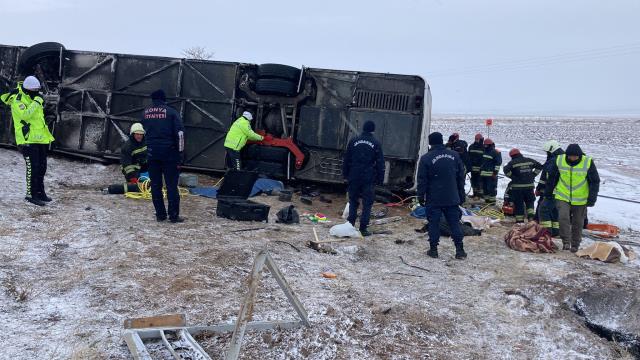 Son dakika! Konya'da buzlanma nedeniyle tur otobüsü devrildi: 5 ölü, 26 yaralı