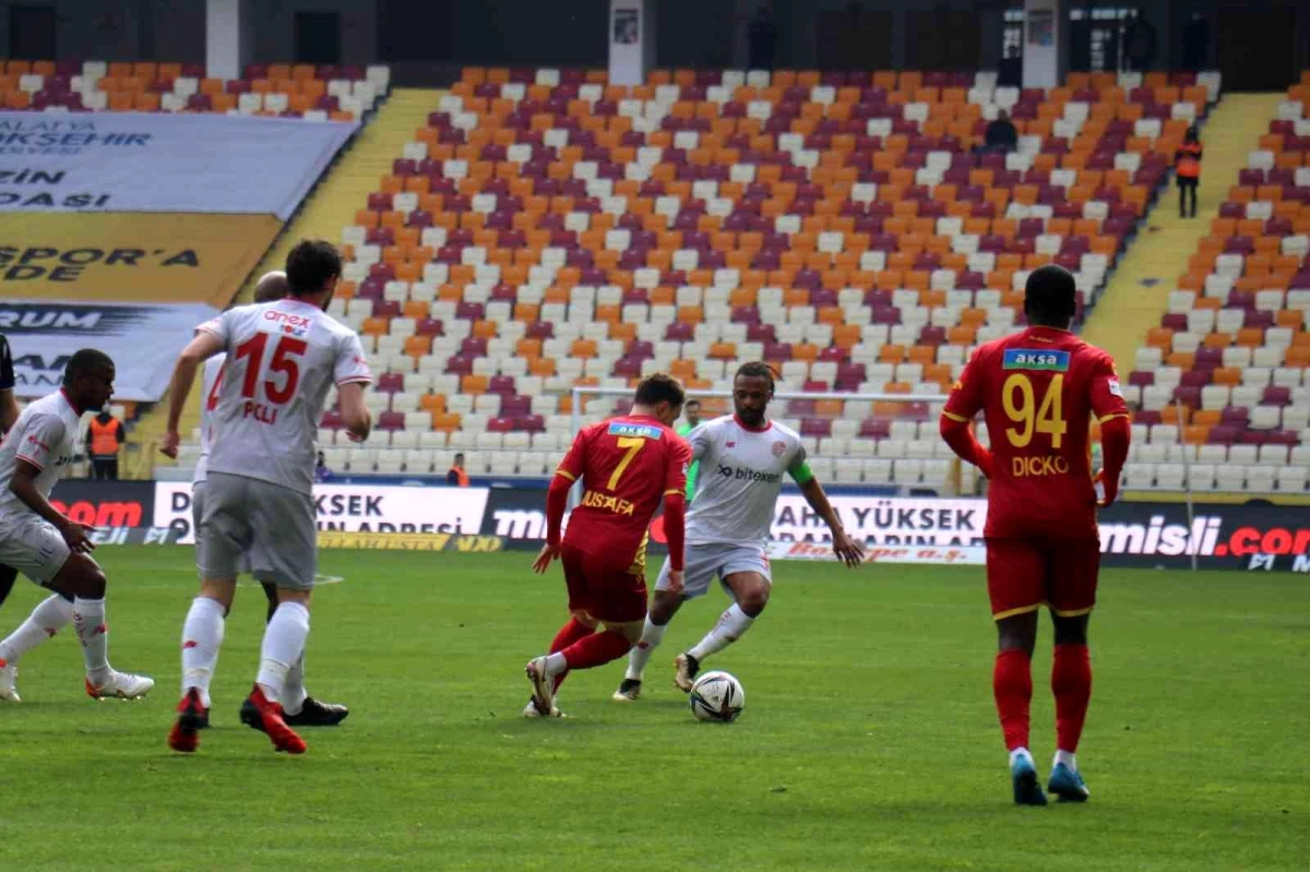 Süper Toto Süper Lig: Yeni Malatyaspor: 0 Antalyaspor: 1 (İlk yarı)