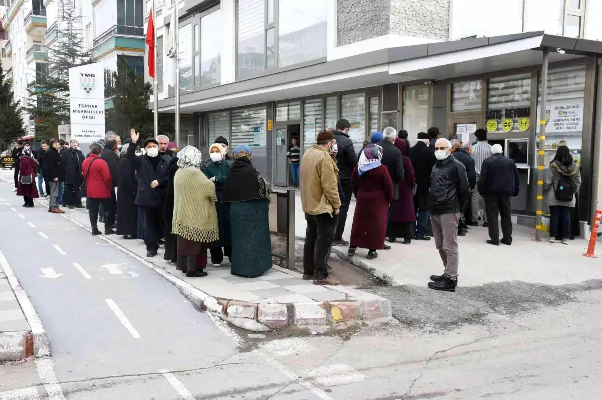 5 litrelik yağ 92,5 TL olunca, vatandaşlar TMO mağazalarını doldurdu