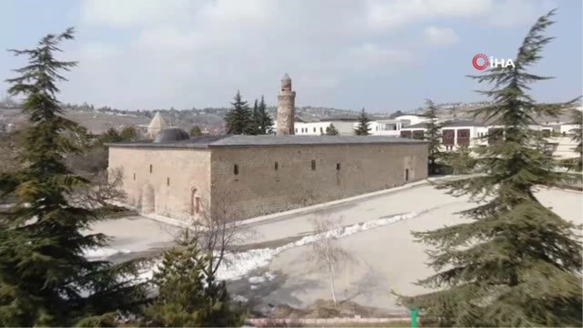 Yerli ve yabancı turistler Elazığ\'a gelince bu minareyi görmeden dönmüyor