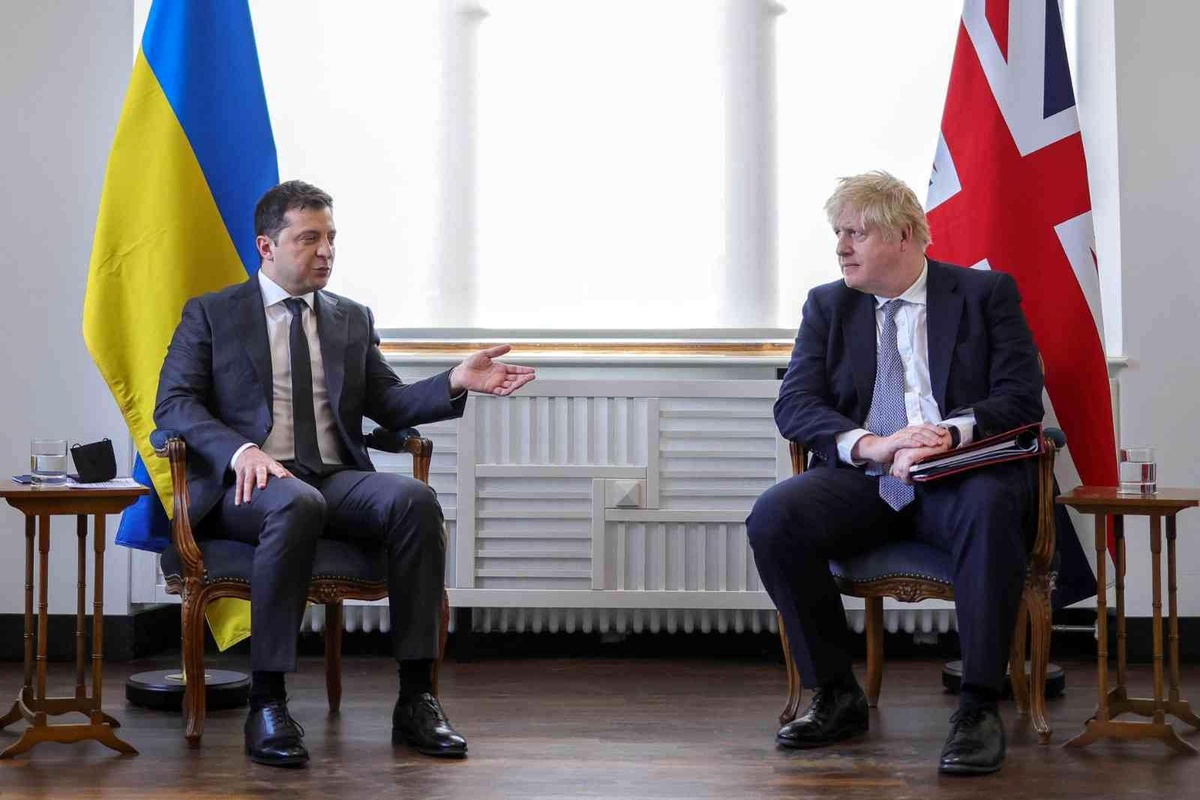 Zelenskiy ve Johnson\'dan Donbass krizi konusunda diplomasi çağrısı