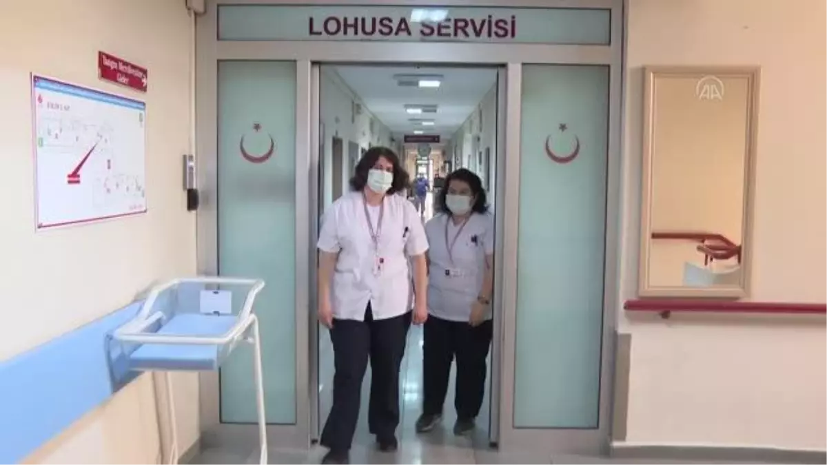 30 yıllık ebe, meslektaşı kızıyla aynı hastanede görev yapıyor