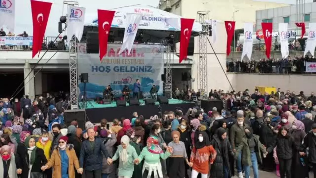 Bayrampaşa\'da "Hamsi ve Kültür Festivali" renkli görüntülere sahne oldu: 4 ton hamsi dağıtıldı