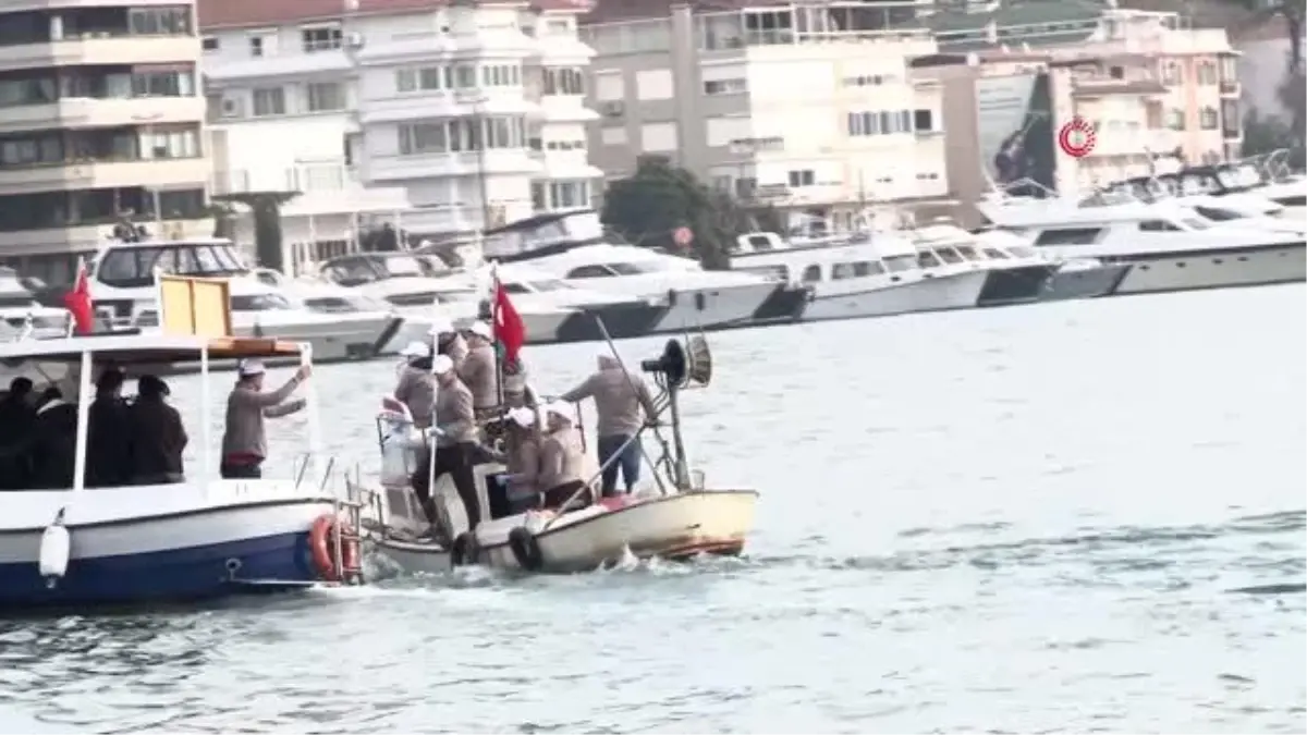 Bebek sahilinde denizden balık yerine plastik bidonlar çıktı