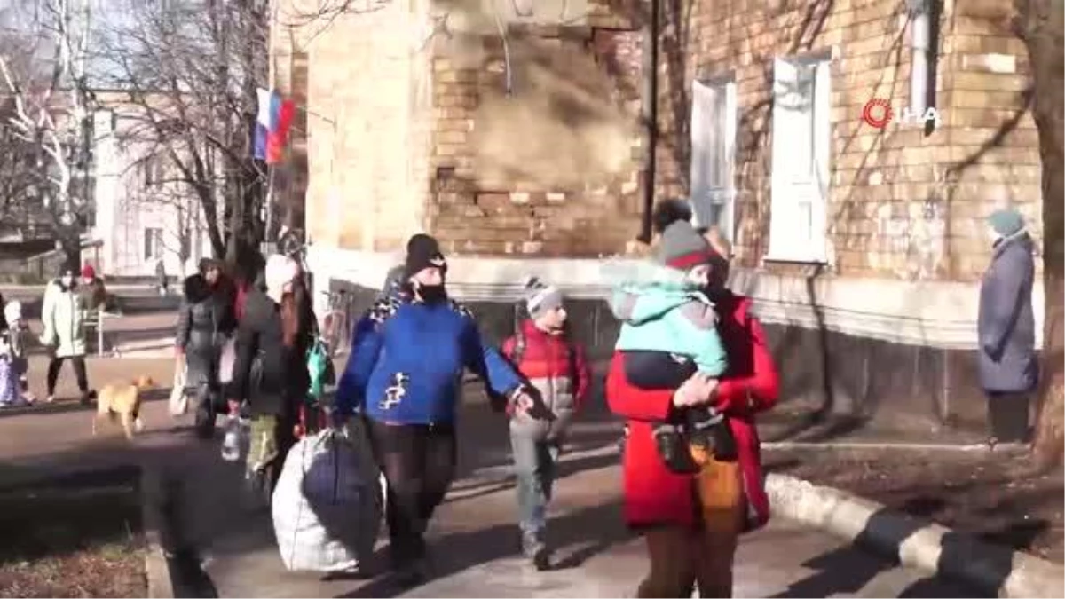 Çatışmaların devam ettiği Donbass\'tan sivillerin tahliyesi sürüyor