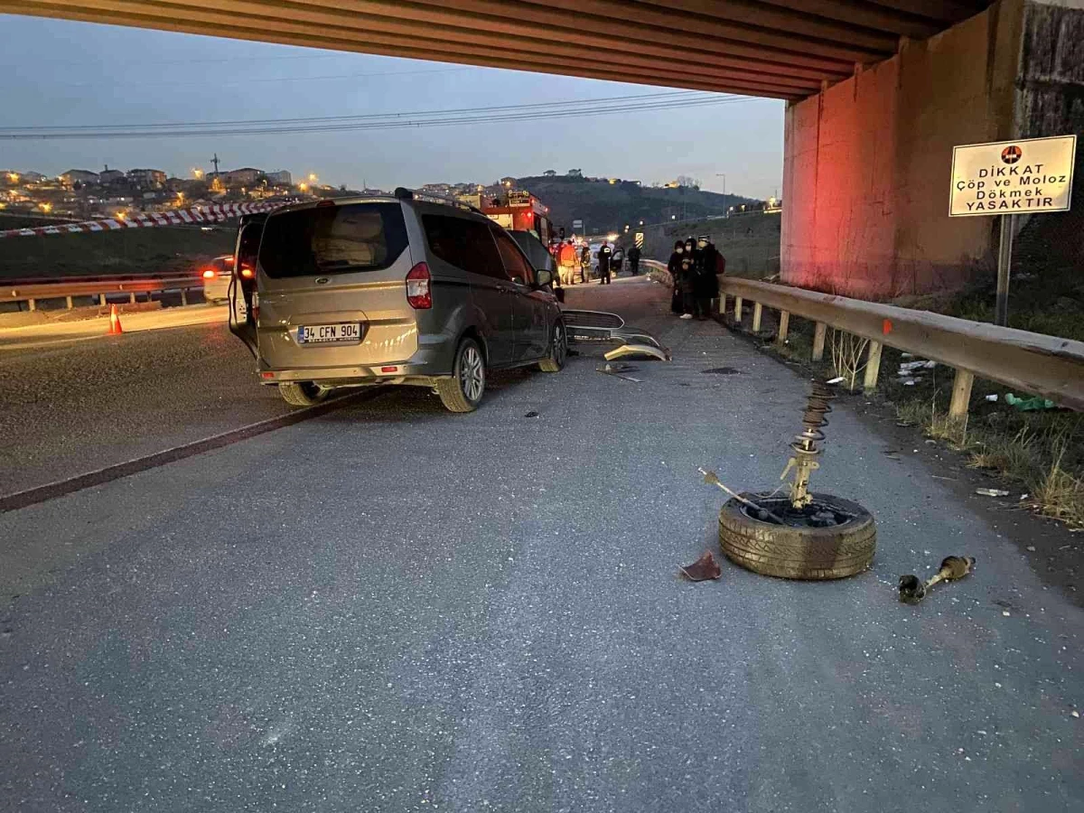 Çekmeköy\'de zincirleme trafik kazası... 7 araç birbirine girdi