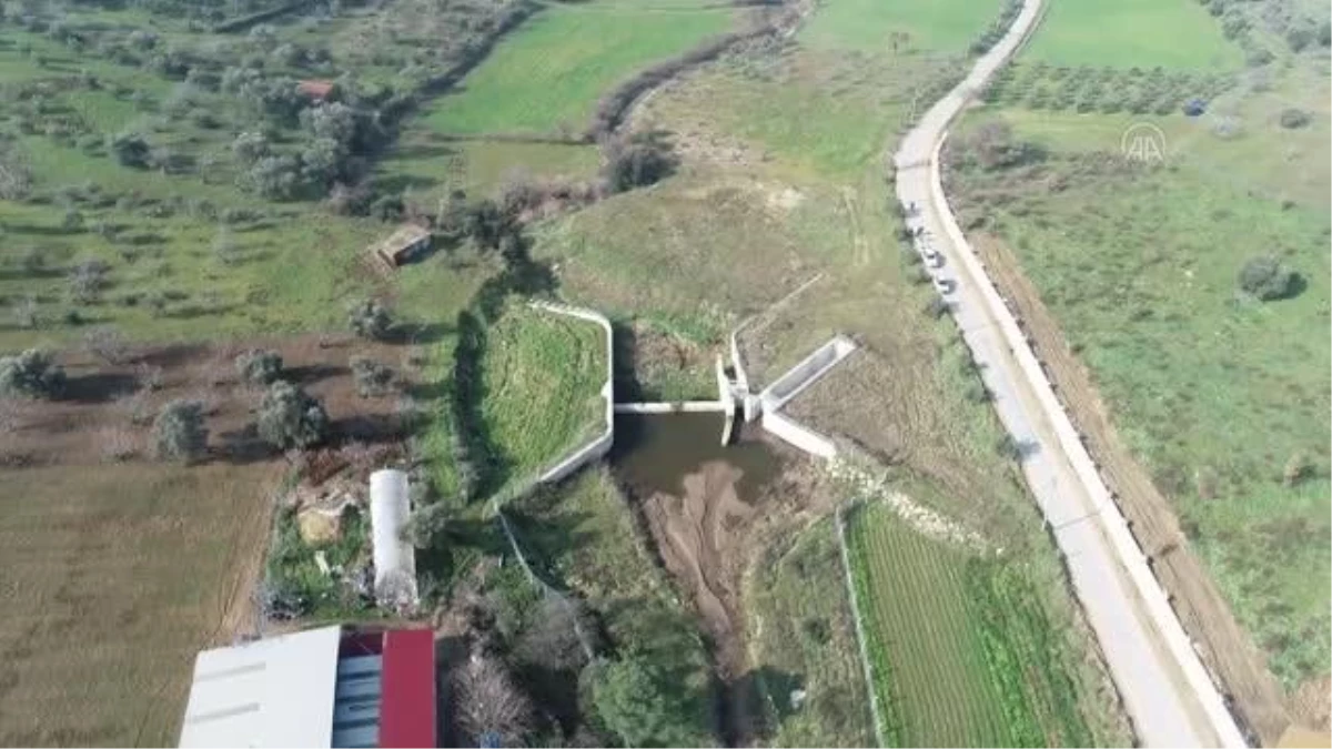 (DRONE) - Kuraklıktan etkilenen Beydağ Barajı\'na iki çaydan ilave su aktarılıyor