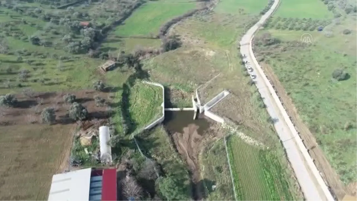 (DRONE) - Kuraklıktan etkilenen Beydağ Barajı\'na iki çaydan ilave su aktarılıyor