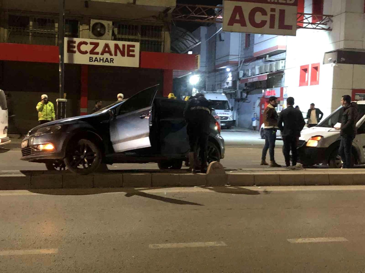 Son dakika haberi | \'Dur\' ihtarına uymayan sürücü kaza yaptıktan sonra refüje çıktı