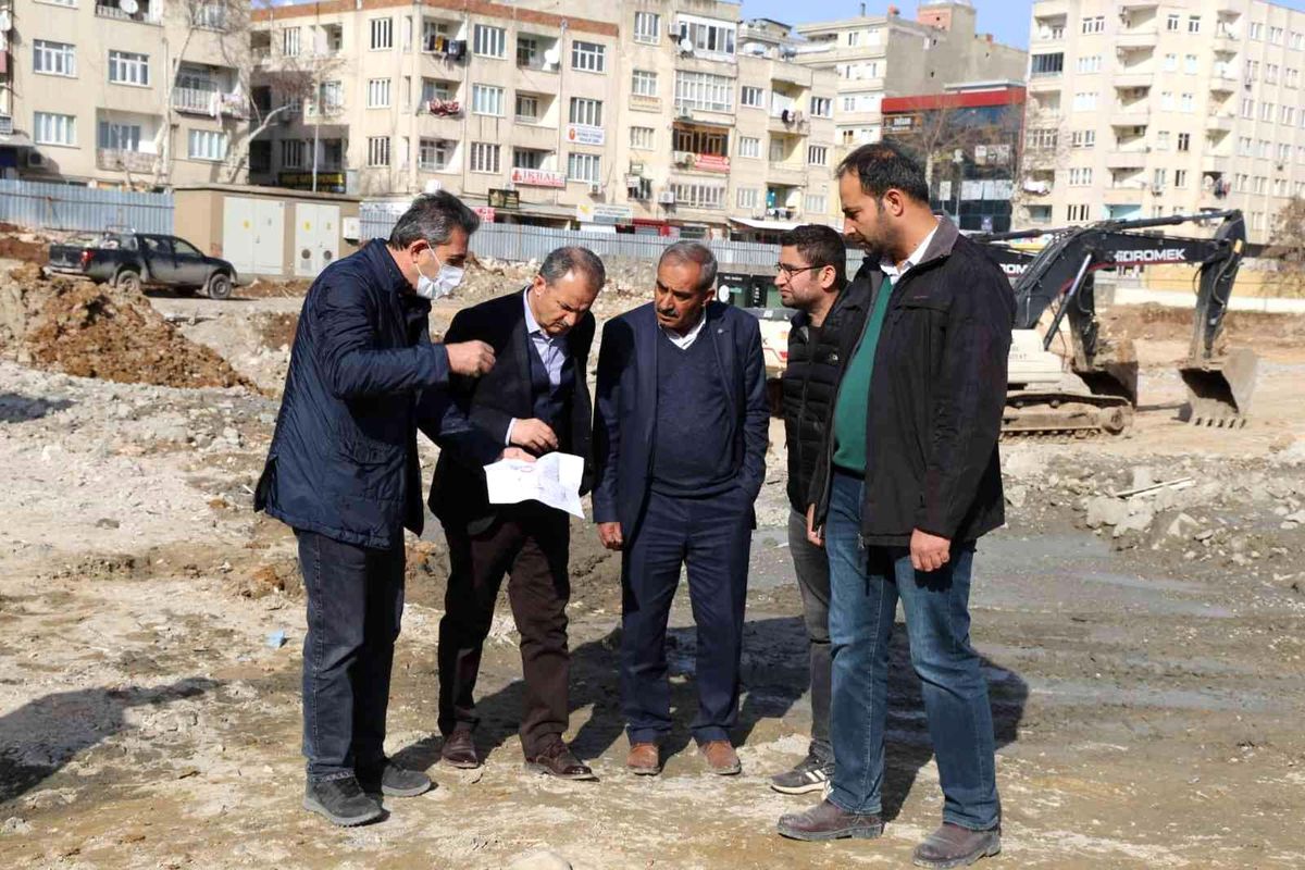 Kent meydanında çalışmalar başladı