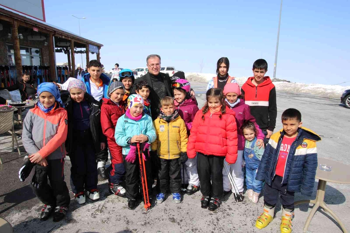 Özdoğan: "Gençlerimizi milli sporcu olarak görmek istiyoruz"