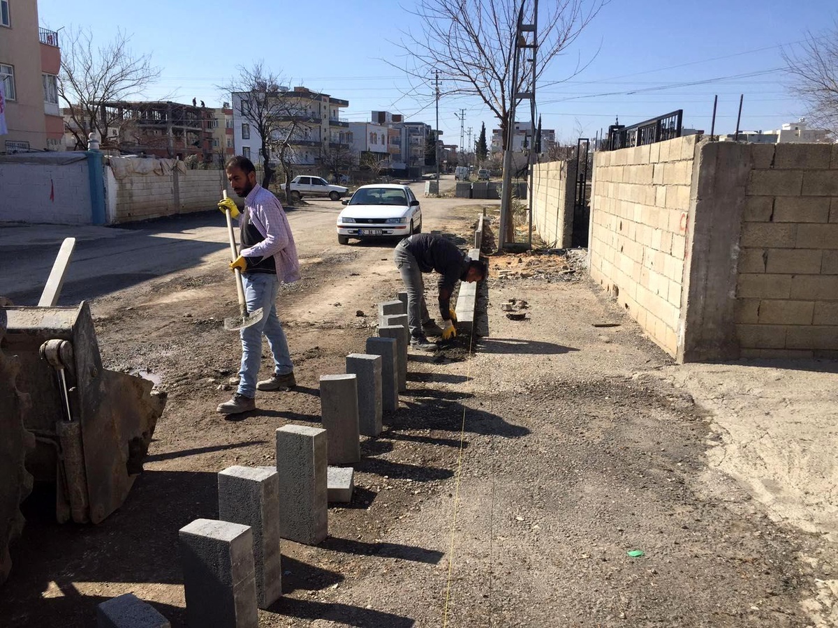 Siteler Mahallesinde kaldırım düzenleme çalışması