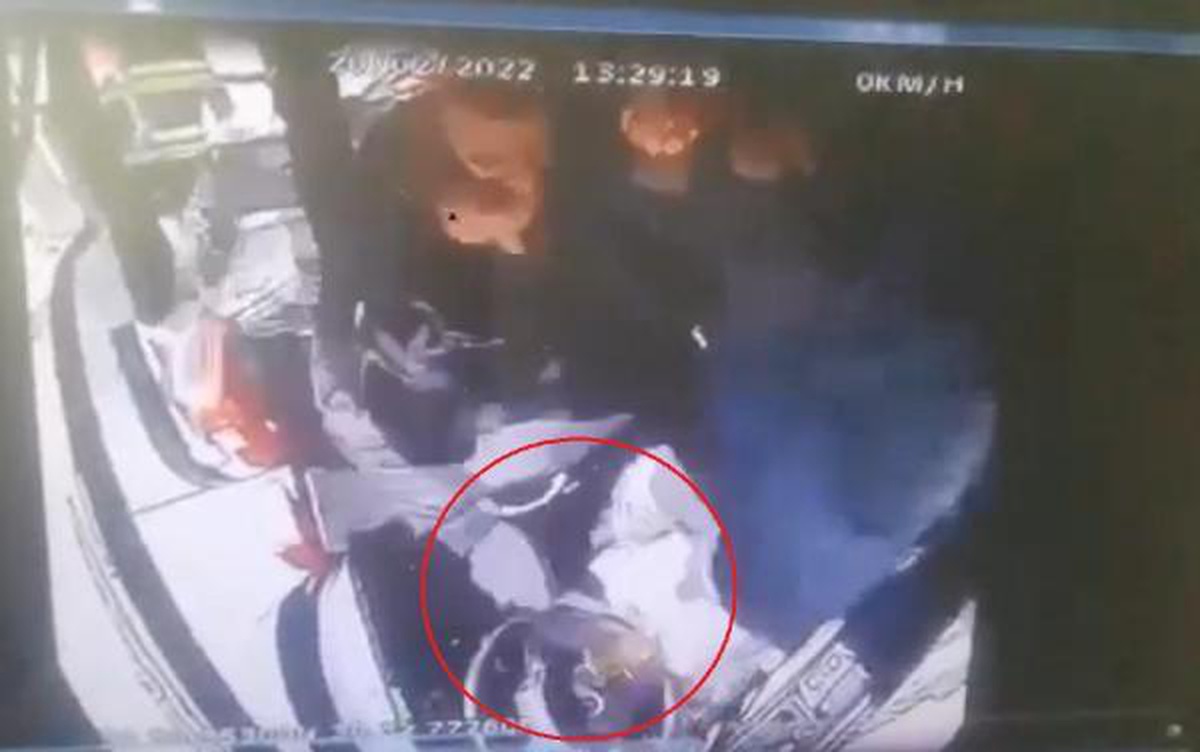 Tartıştığı otobüs şoförünü bıçakladı; o anlar kamerada