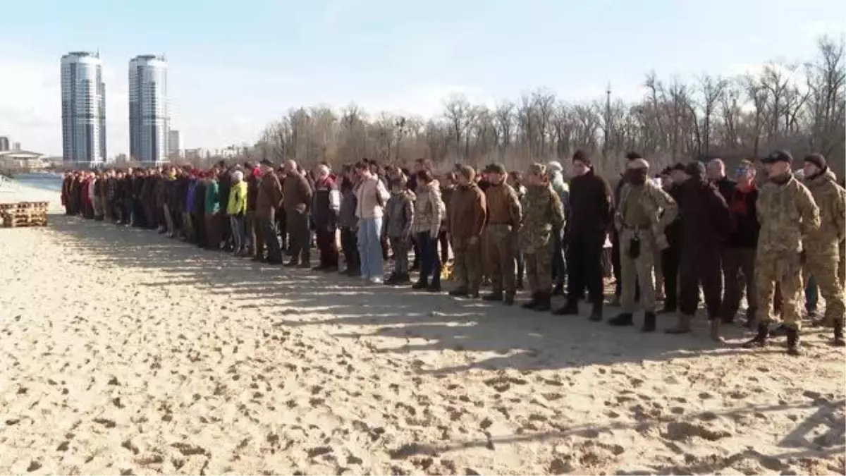 Ukrayna'da savaş olasılığına karşı sivillere temel savunma eğitimi verildi