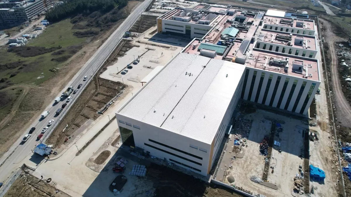 400 yataklı Yalova Devlet Hastanesi\'nin Ramazan Bayramı\'nda açılması hedefleniyor