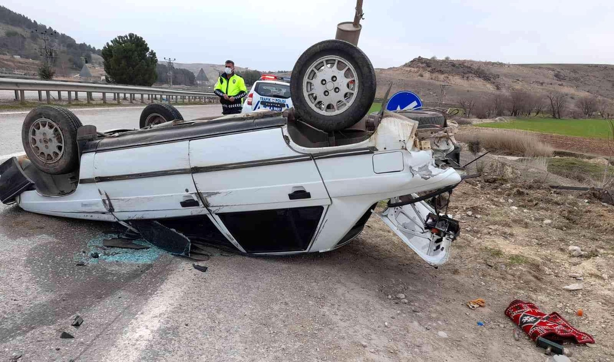 Adıyaman\'da iki otomobil çarpıştı: 4 yaralı