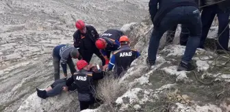 Adıyaman'da kayalıklarda mahsur kalan kişiyi AFAD ekipleri kurtardı