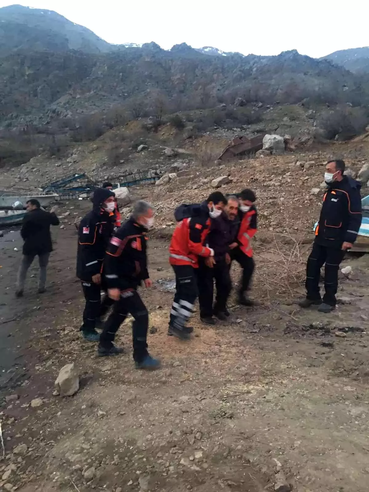 Arazide rahatsızlanan çobana AFAD ekibi ulaştı