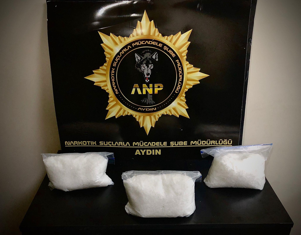 Aydın\'da otomobilin ses sistemine gizlenmiş 3 kilogram uyuşturucu ele geçirildi