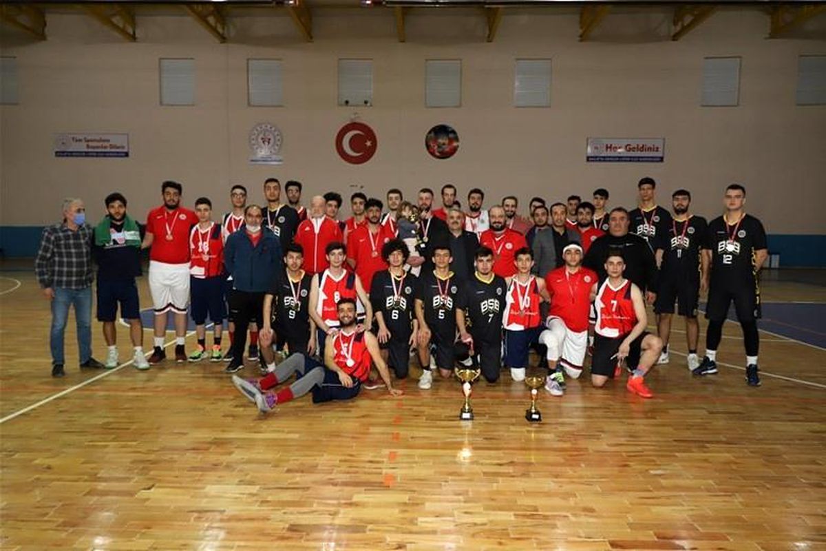 Basketbol'da kupalar sahibini buldu
