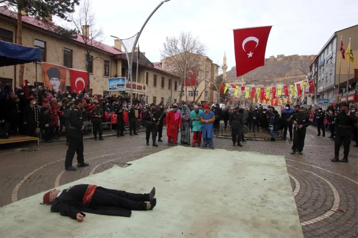 Bayburt\'ta kurtuluş coşkusu Cumhuriyet Caddesine taştı