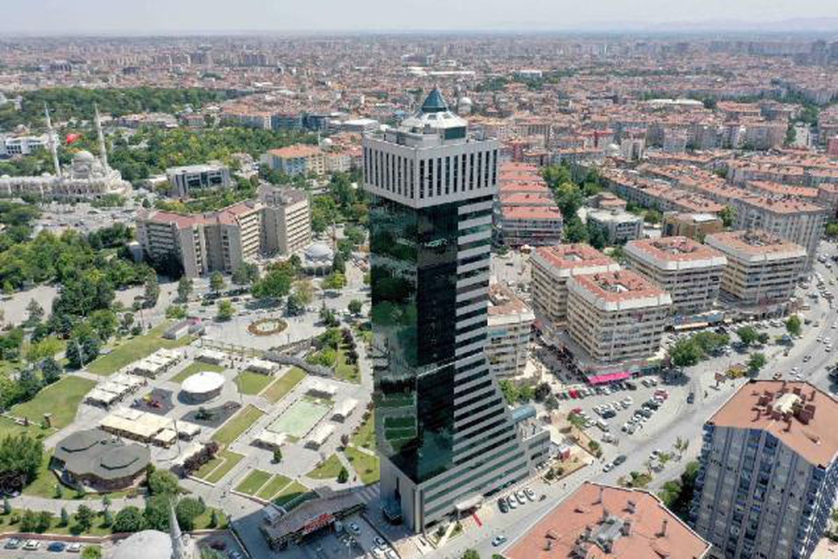 Bera Holgind'ten 'Kur Korumalı TL'ye geçiş