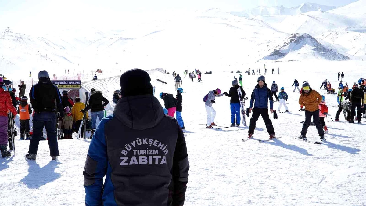 Kayseri\'de turizm zabıta ekipleri, Erciyes\'te denetimlerini sürdürüyor