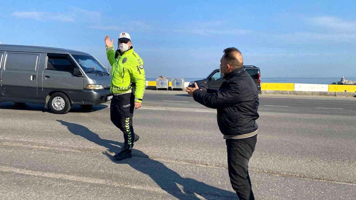 Ceza yememek için cam filmini söktü