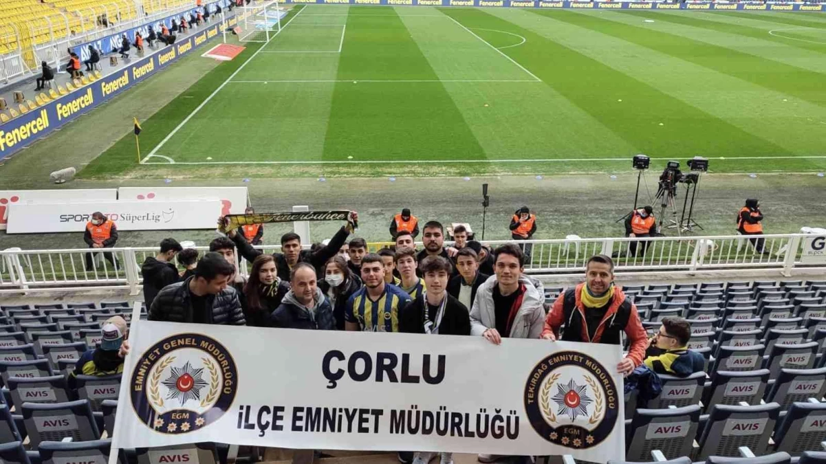 Çorlulu çocuklar Fenerbahçe Hatayspor maçını tribünden izledi