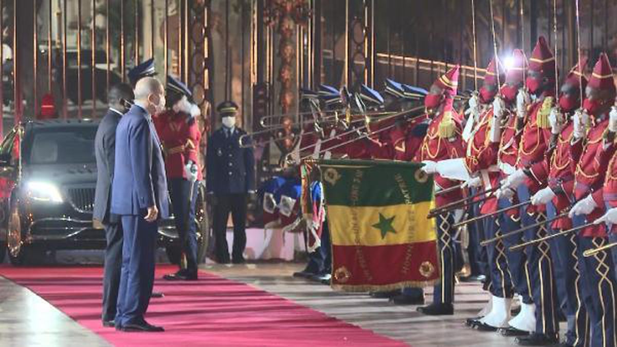 Cumhurbaşkanı Erdoğan, Senegal\'de resmi törenle karşılandı