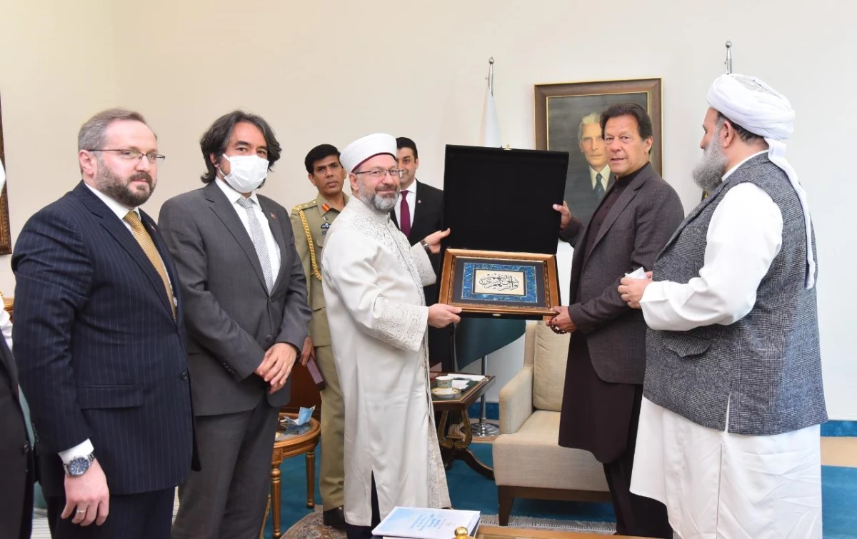 Diyanet İşleri Başkanı Erbaş, Pakistan Başbakanı Han tarafından kabul edildi
