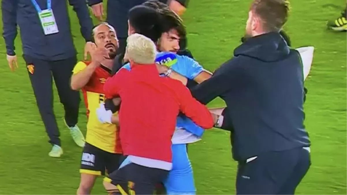 İrfan Can deliye döndü! Maçın ardından Mohamed'e saldırdı