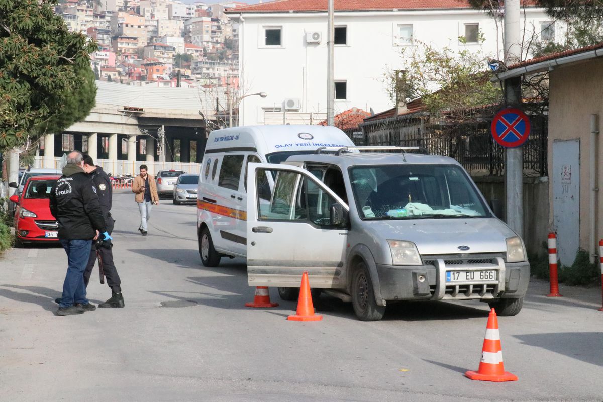 İzmir\'de hafif ticari araca silahlı saldırı sonucu gerçekleşen cinayetin zanlısı tutuklandı