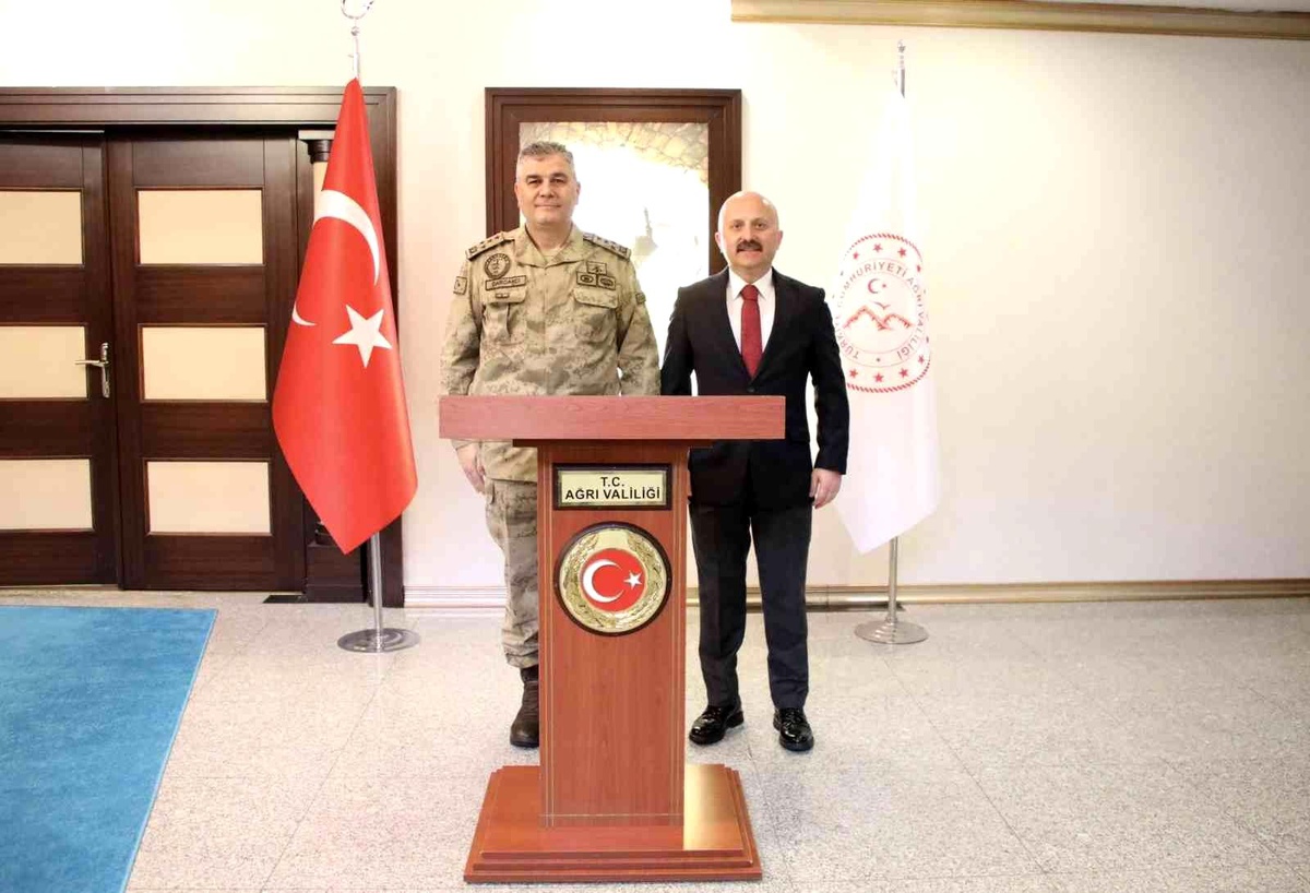 Jandarma Genel Komutan Yardımcısı Orgeneral Ali Çardakcı\'dan, Vali Varol\'a Ziyaret