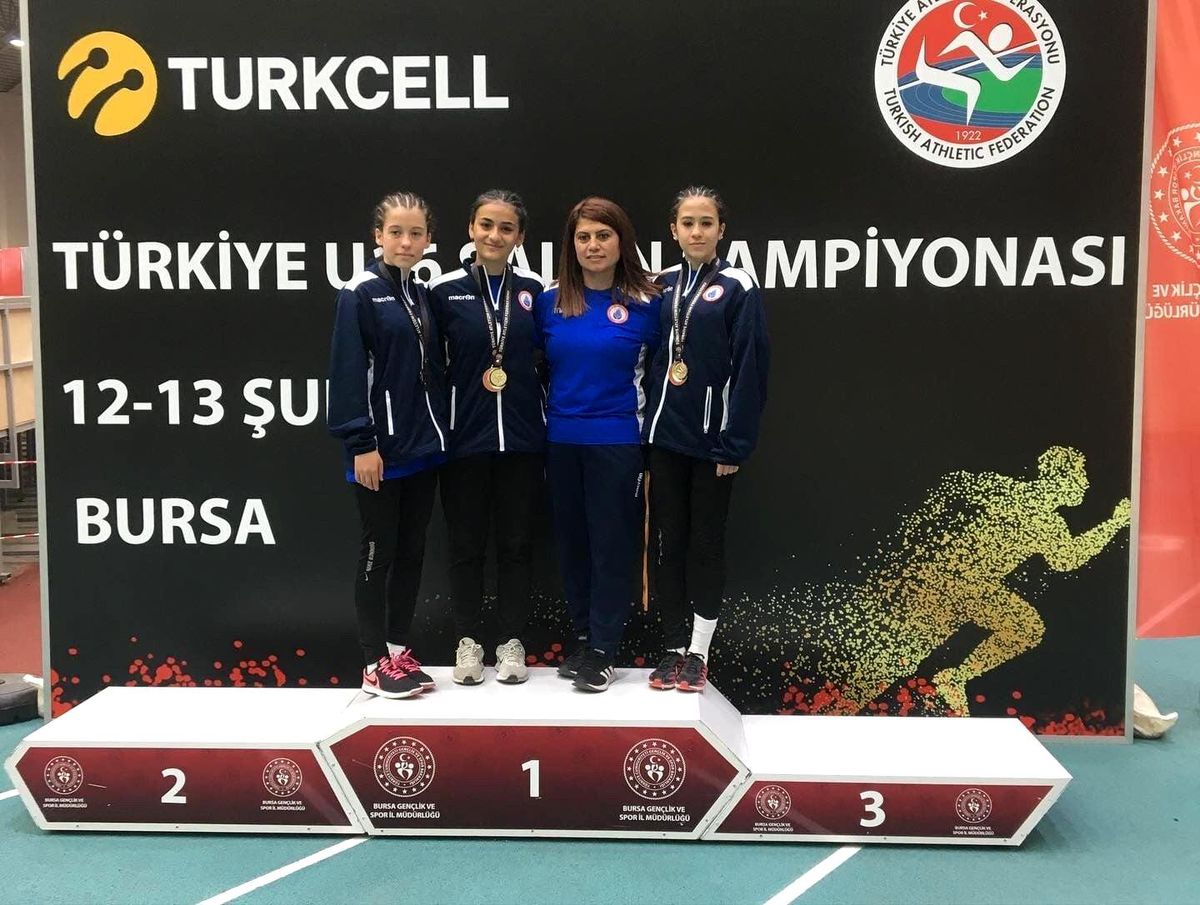 Kayseri atletler madalyalarla döndü