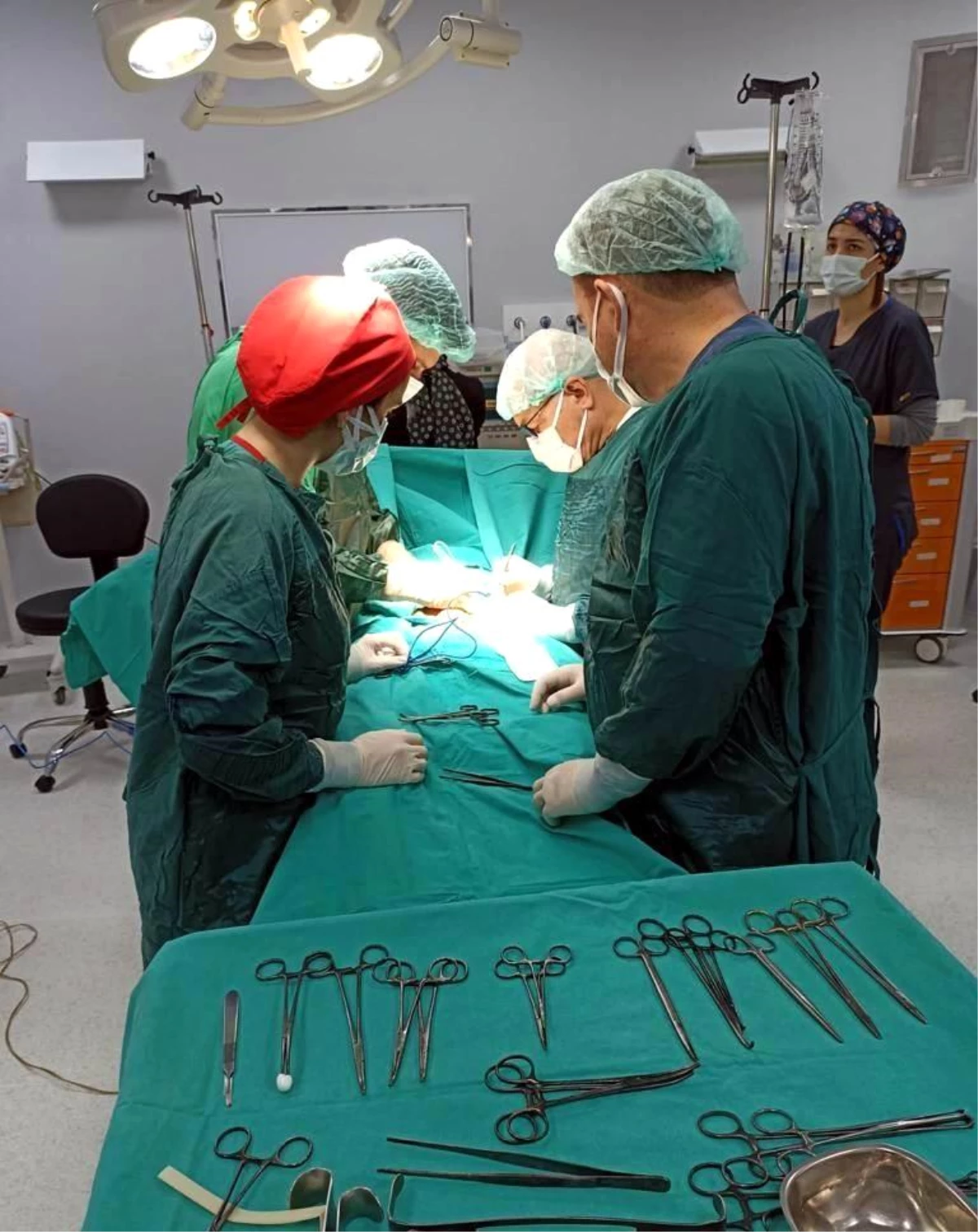 Milletvekili Tamer; Develi Devlet Hastanesi\'nde ilk ameliyatı yaptı
