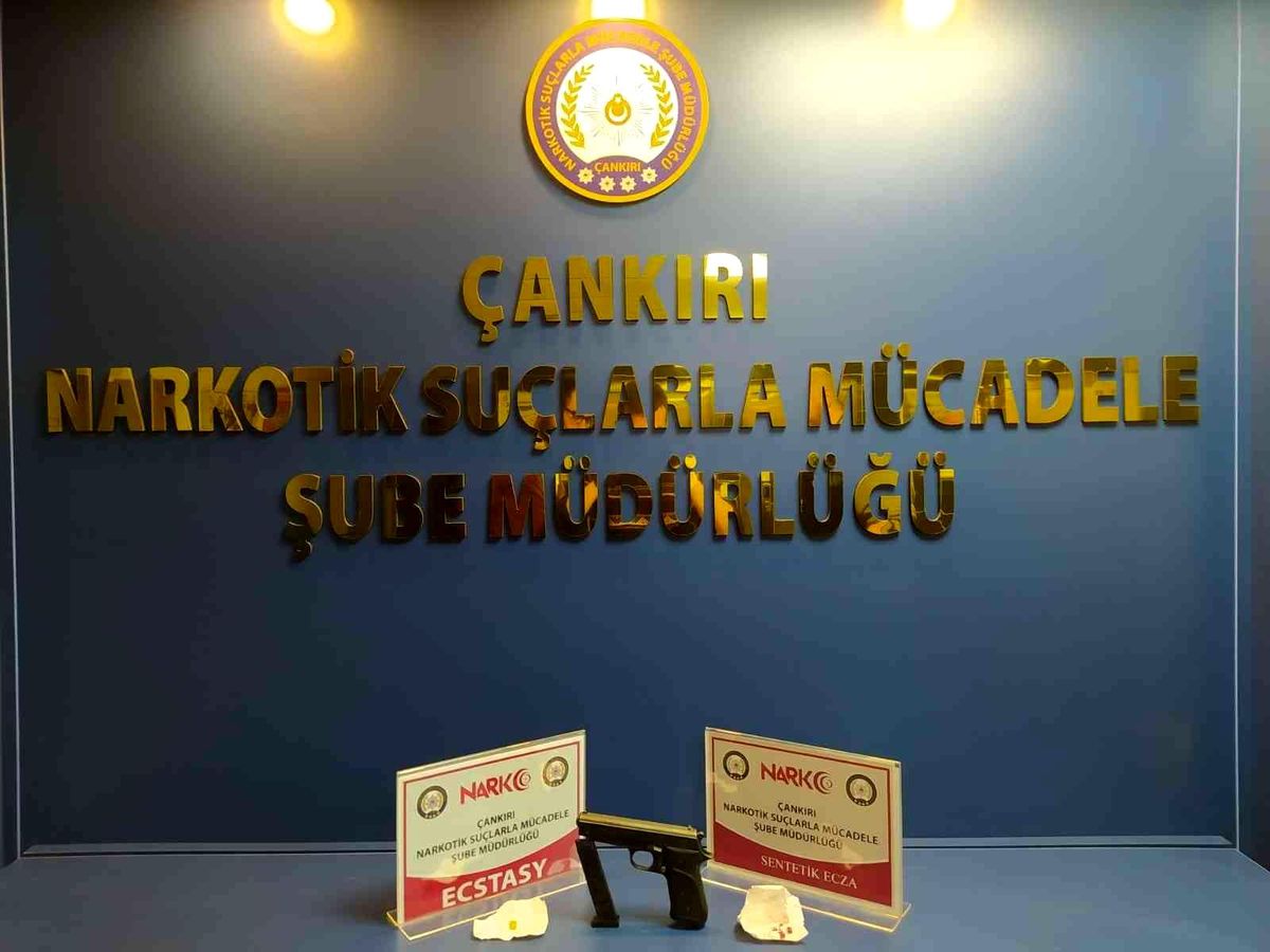 Son Dakika | Polisin durdurduğu şahsın üzerinden uyuşturucu çıktı