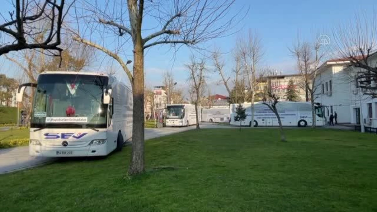 Seyahat firmasından "yazıhane" talebi için belediye önünde eylem